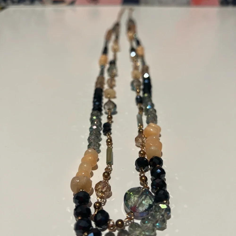 ๐ Gorgeous Layered Beaded Necklace - Picture 3 of 6
